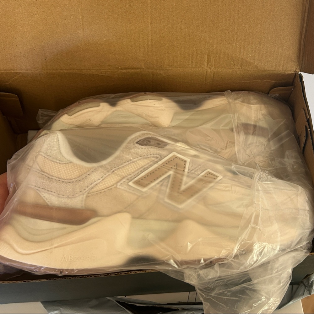 New Balance 9060 Women's Sneakers Teddy Bear